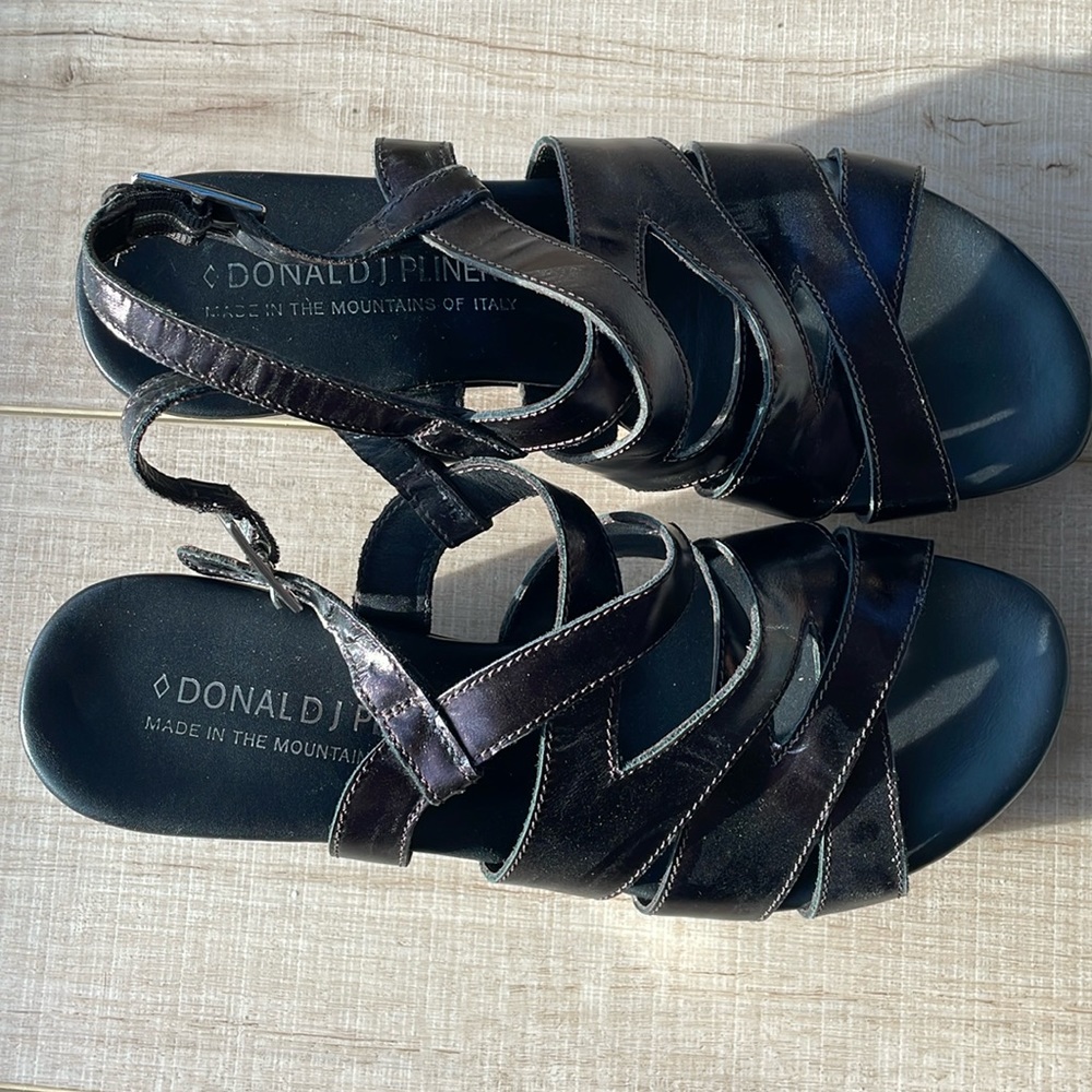 EUC Donald J Pliner strappy platform wedge sandals 6M